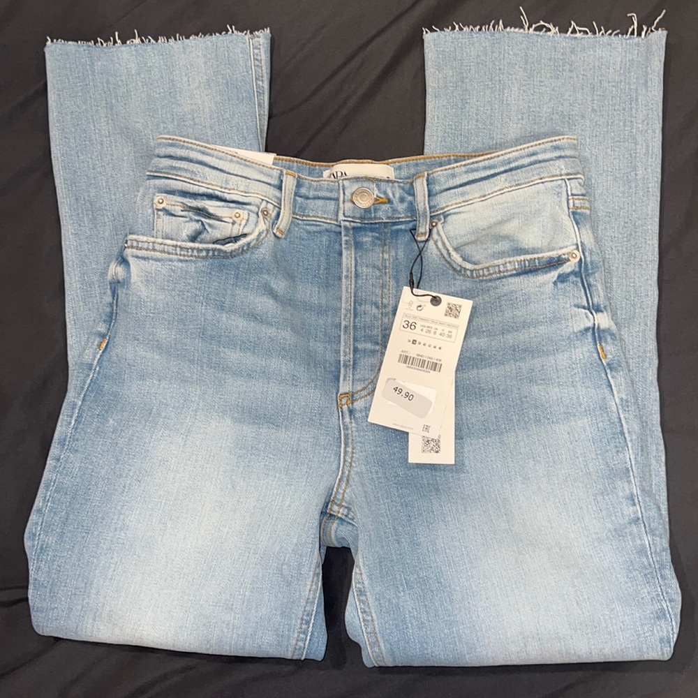 NEW Zara jeans size 36 or US 4. Style is “the dreed” in light blue.